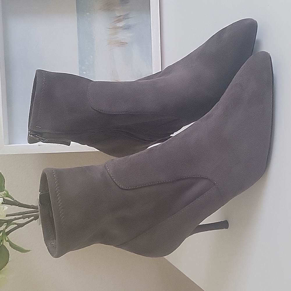 Nine West Suede Ankle Bootie 8M